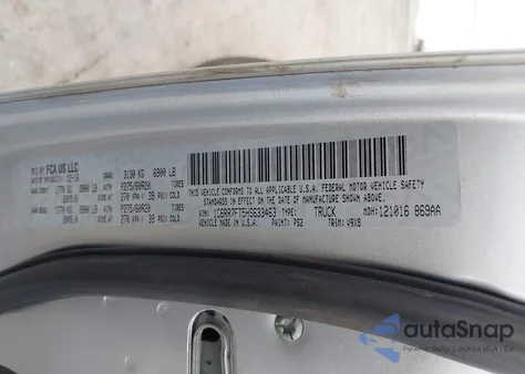 2017 Ram 1500 Express 4X4 6'4 Box z USA, uszkodzony, nr VIN 1C6RR7FT5HS633463